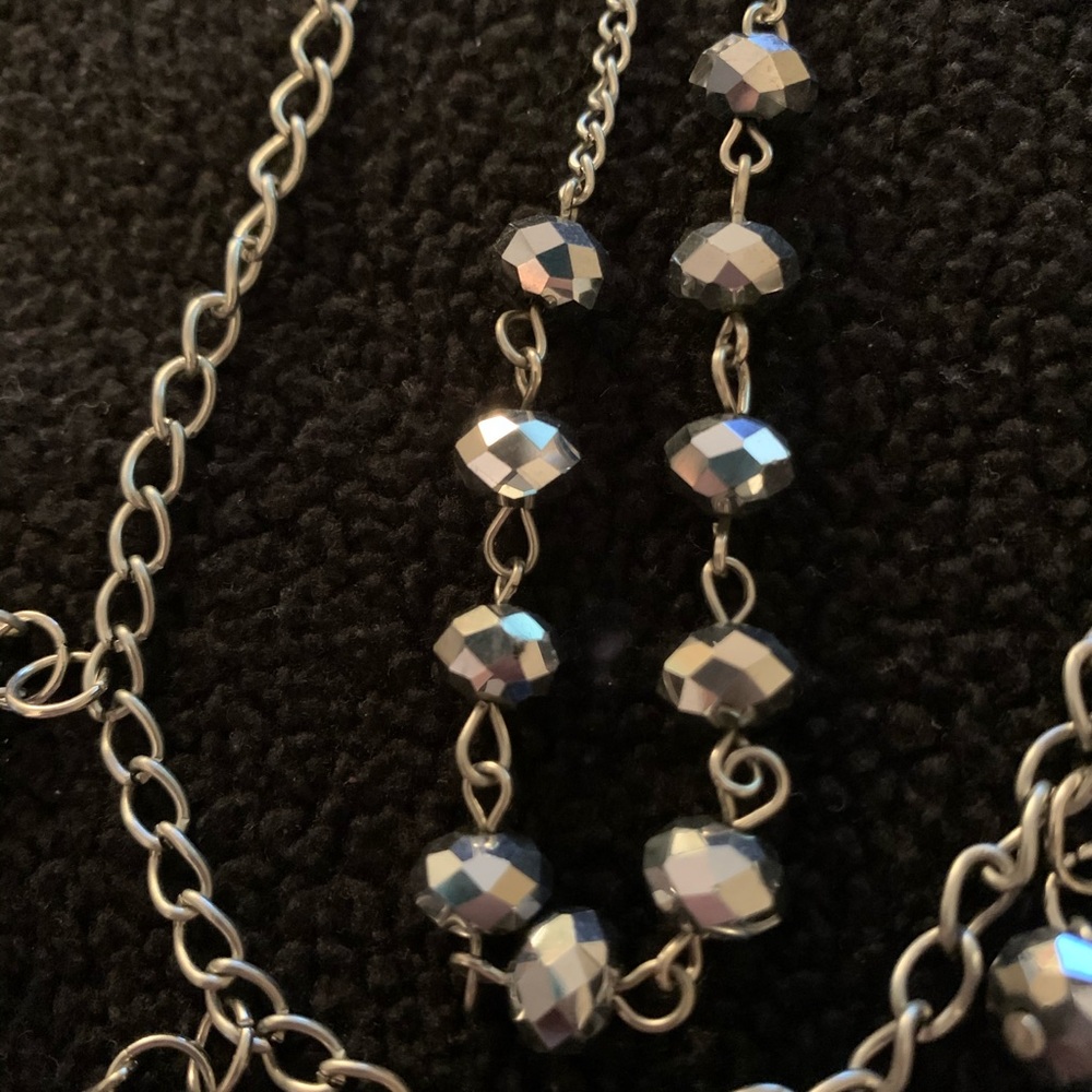 Costume necklace and earring set - Picture 4 of 6